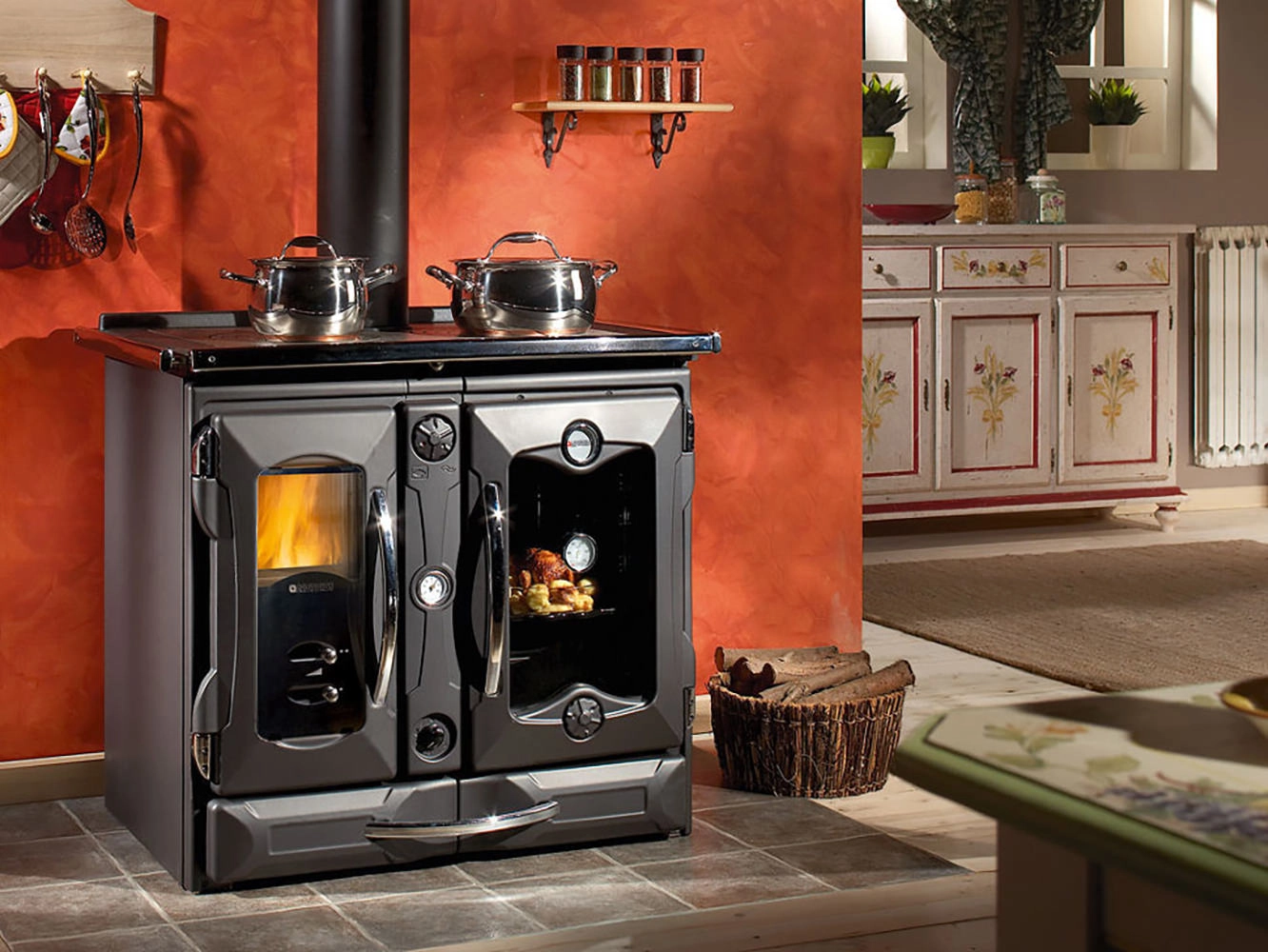 Отопительно-варочная печь La Nordica TermoSuprema Compact D.S.A (Черная) с контуром водяного отоплен