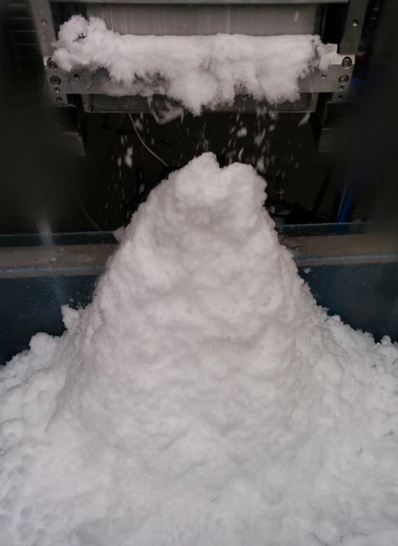 1Снегогенератор потолочный с водяным охлаждением R-Snow MONO ES200-1M