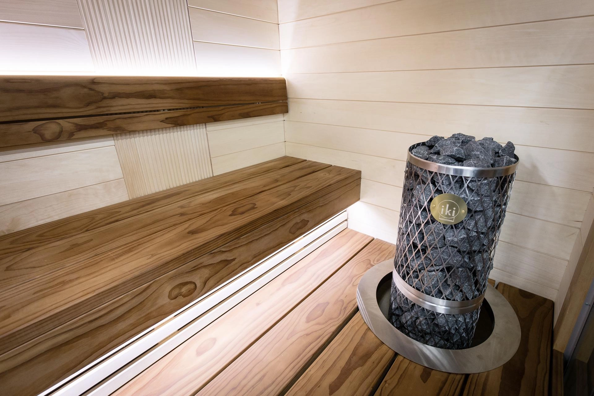 1Печь для сауны IKI Pillar 9,0 кВт (150 кг. камней)